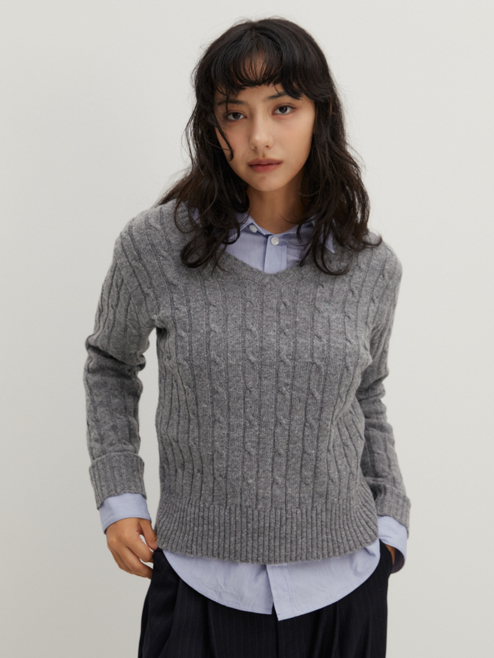Cable V-Neck Sweater M/Grey